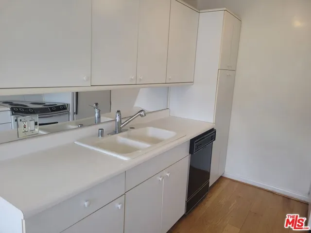 960 Larrabee Street 310, West Hollywood, California 90069 — photo 5