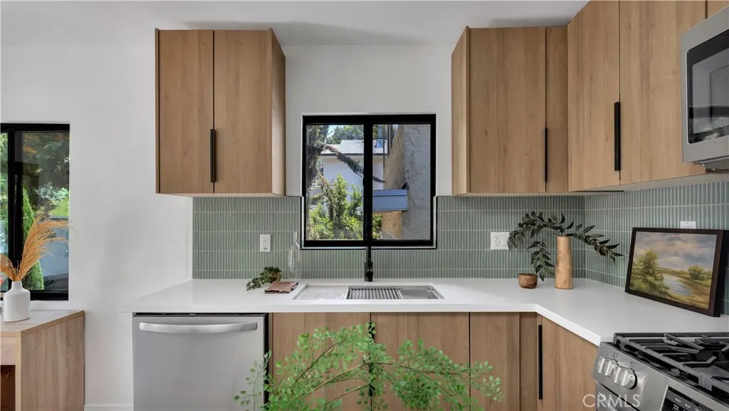 4112 Prospect, Los Angeles, California 90027 — photo 4