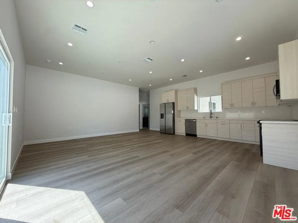 15830 1/2 Blackhawk Street, Los Angeles, California 91344 — photo 5
