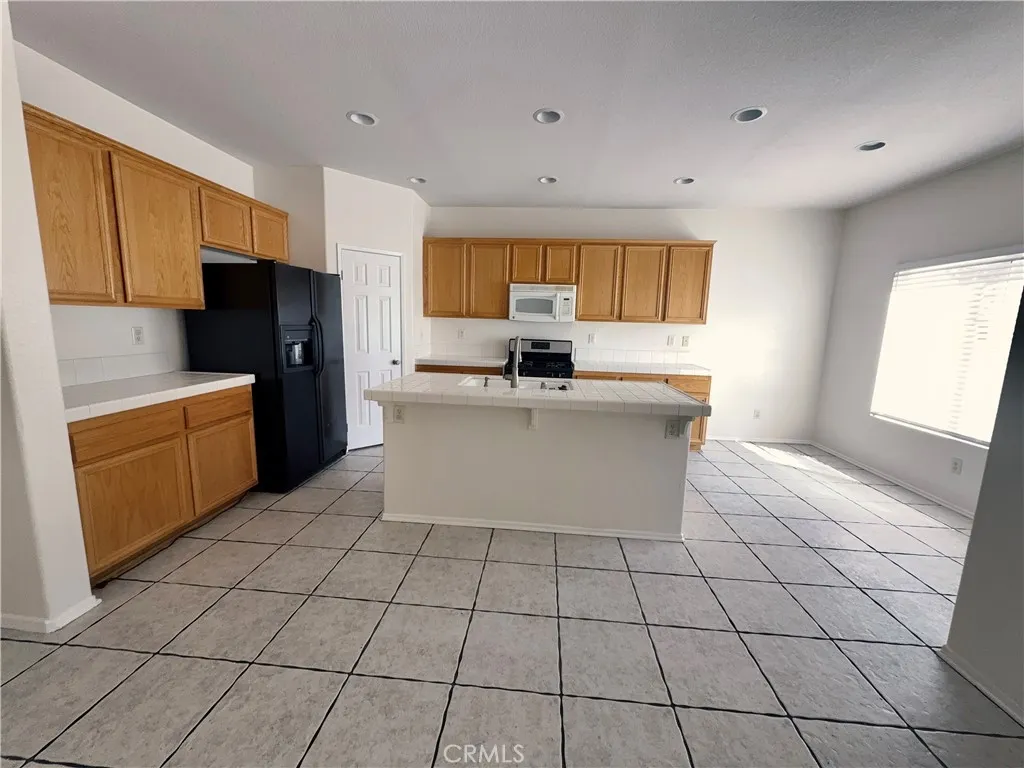 12891 Pueblo, Victorville, California 92392 — photo 4