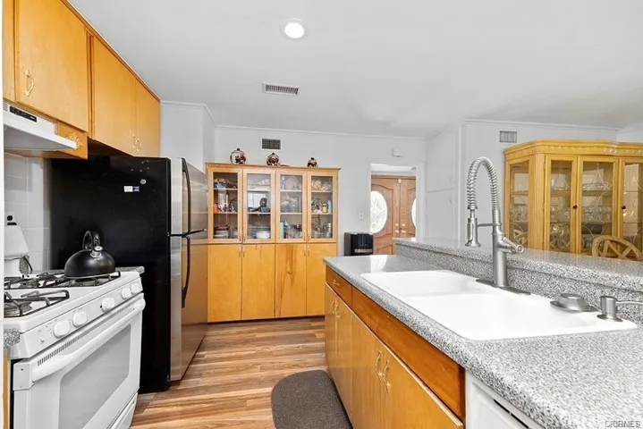 23021 Saticoy, West Hills, California 91304 — photo 4