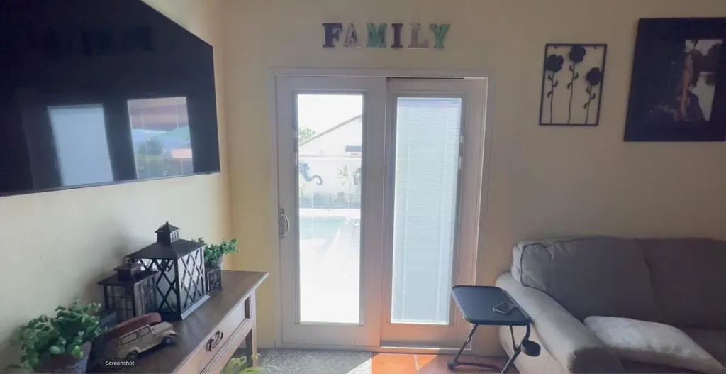LIVINGROOM2