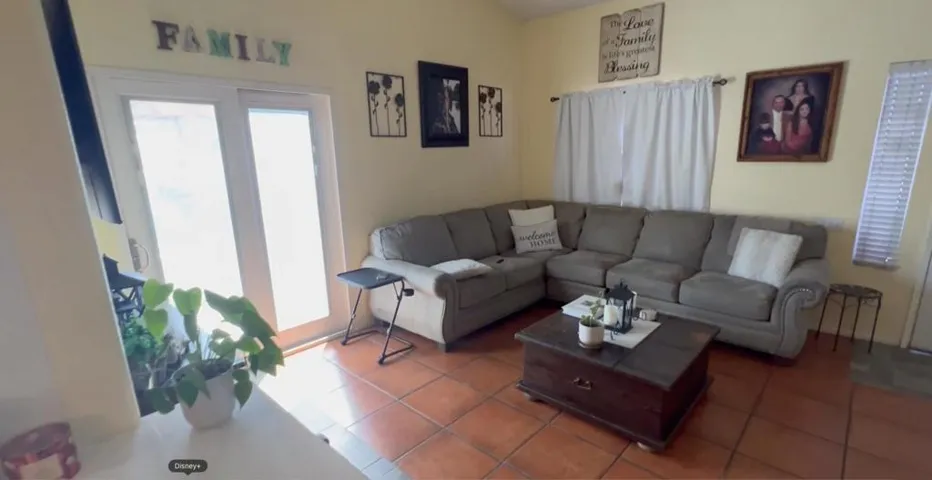 LIVINGROOM3