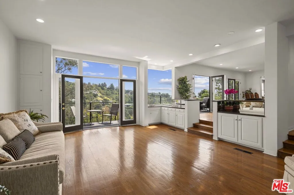 1052 N Kenter Avenue, Los Angeles, California 90049 — photo 4