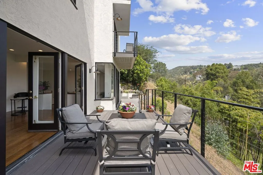 1052 N Kenter Avenue, Los Angeles, California 90049 — photo 5