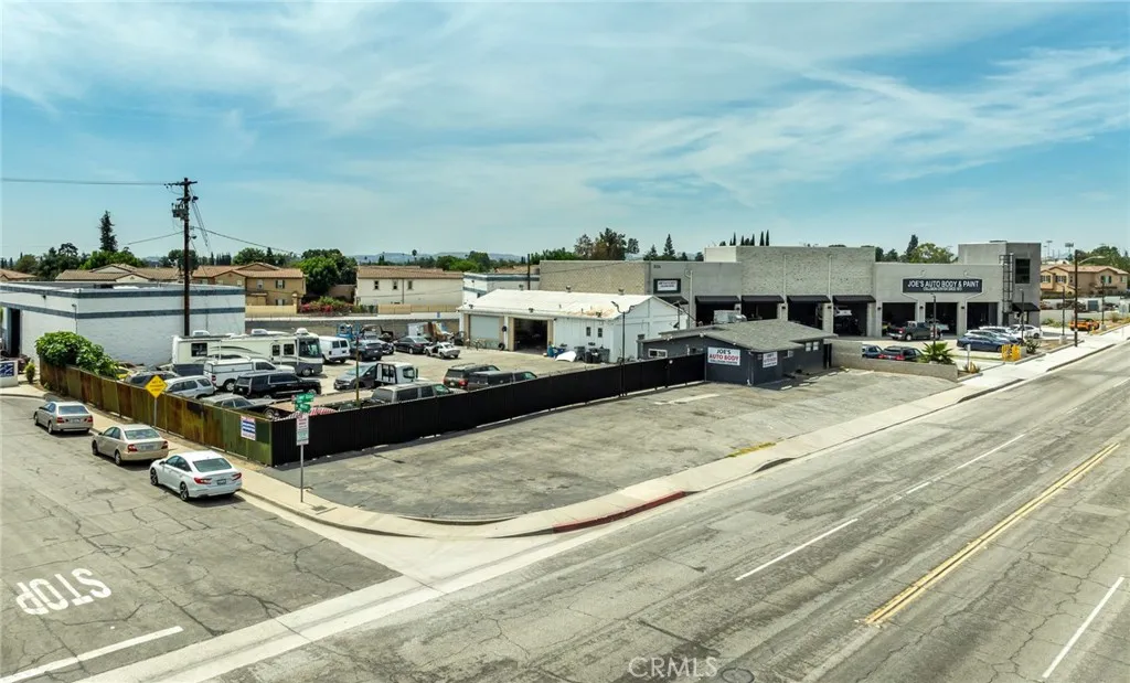 9350-9352 Lower Azusa Road 9350-9352 Lower Azusa Road