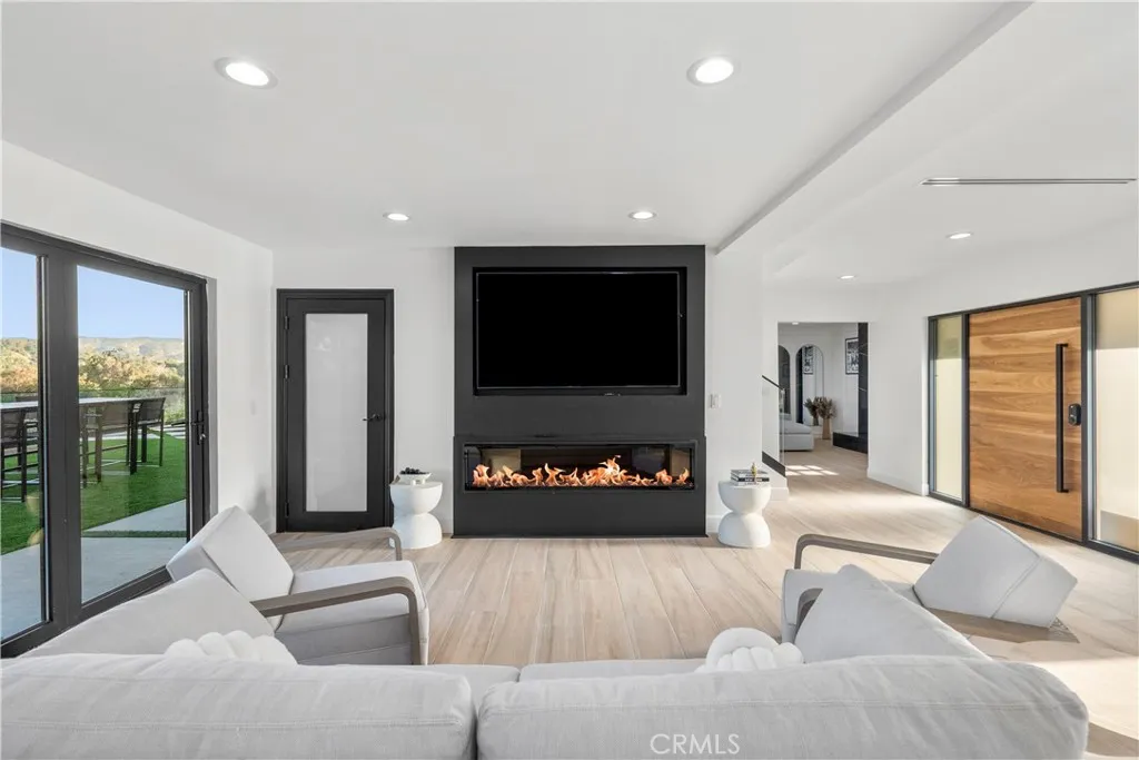 19538 Redwing, Los Angeles, California 91356 — photo 4