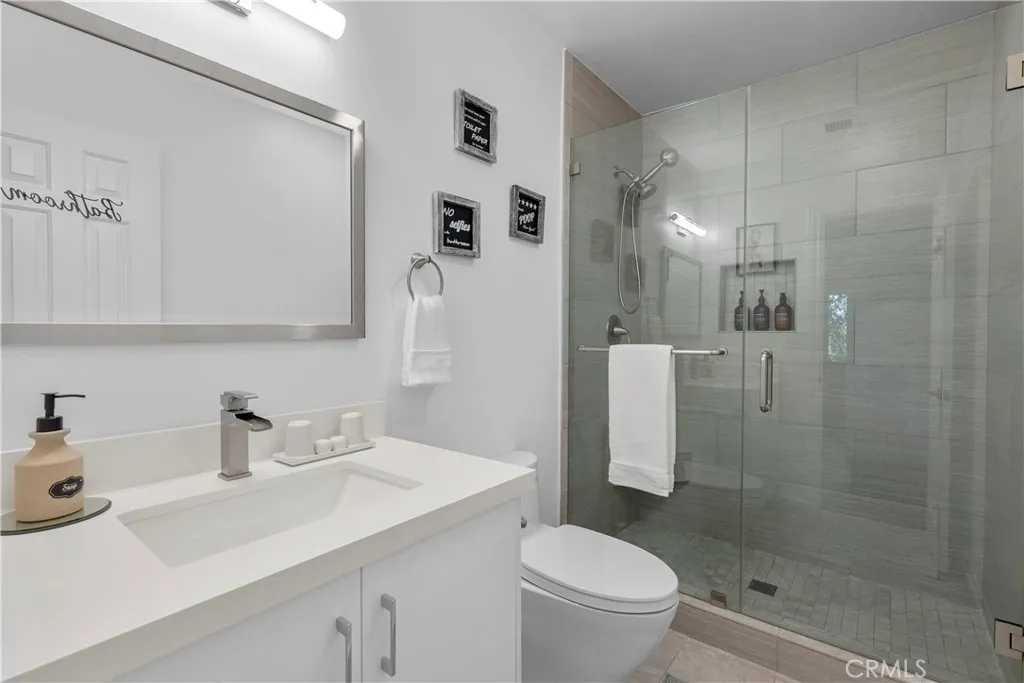 Bath 3 upstairs (walk in shower) Bath 3 upstairs (walk in shower)