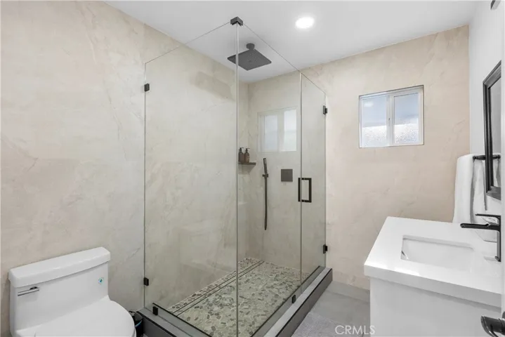 Bath 5 downstairs (walk in shower)