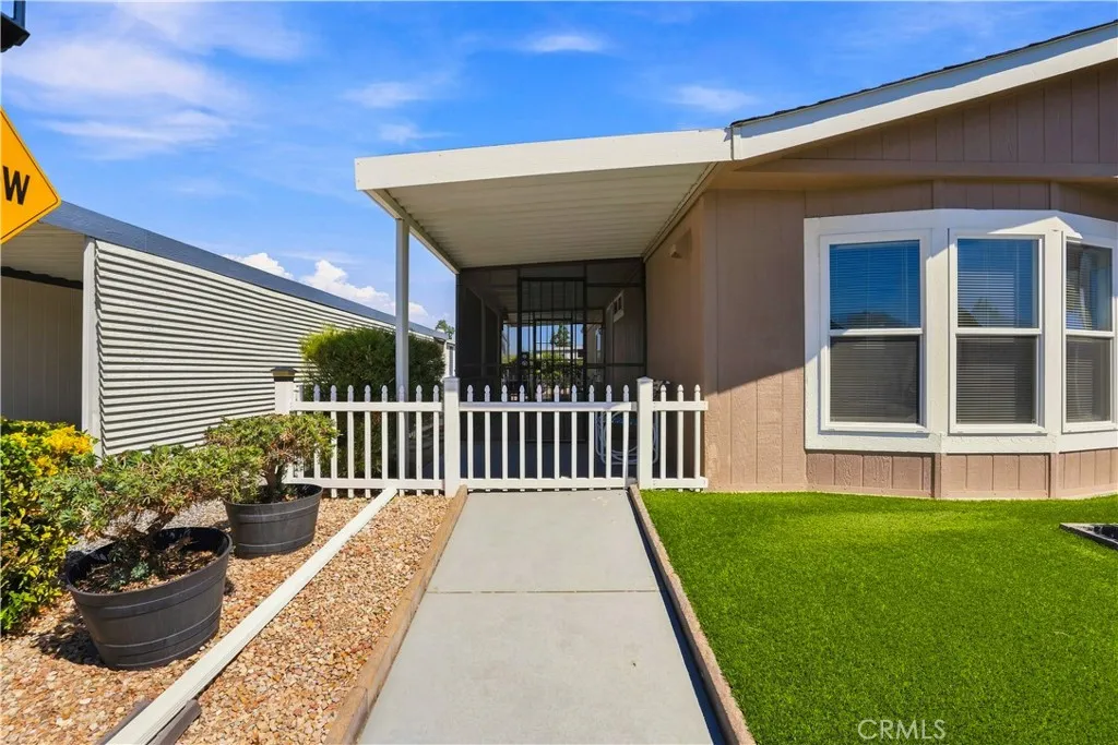1250 N Kirby 99, Hemet, California 92545 — photo 4
