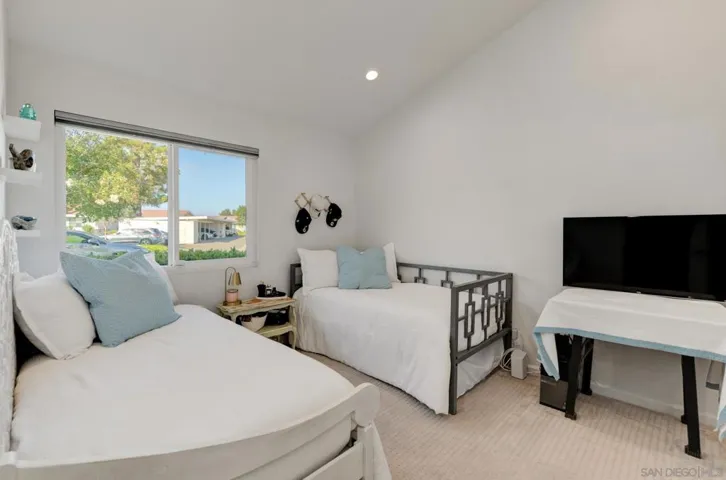 2nd bedroom