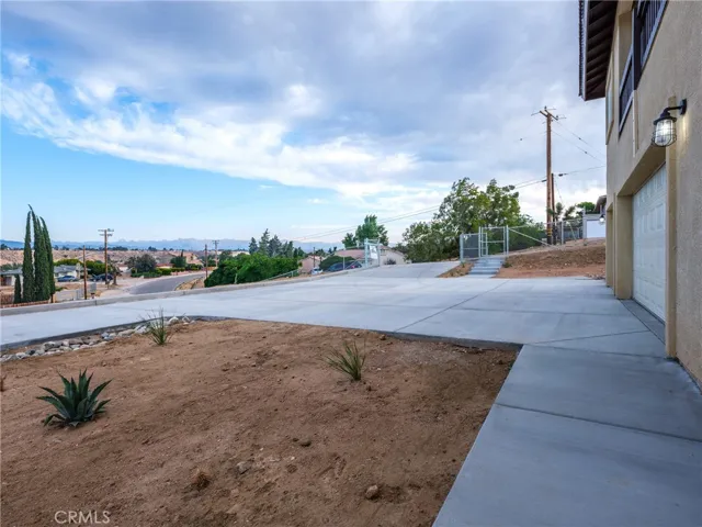 8411 Buckthorn, Hesperia, California 92345 — photo 4
