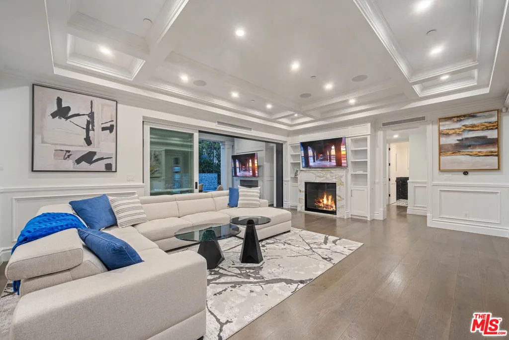 126 N Canyon View Drive, Los Angeles, California 90049 — photo 4