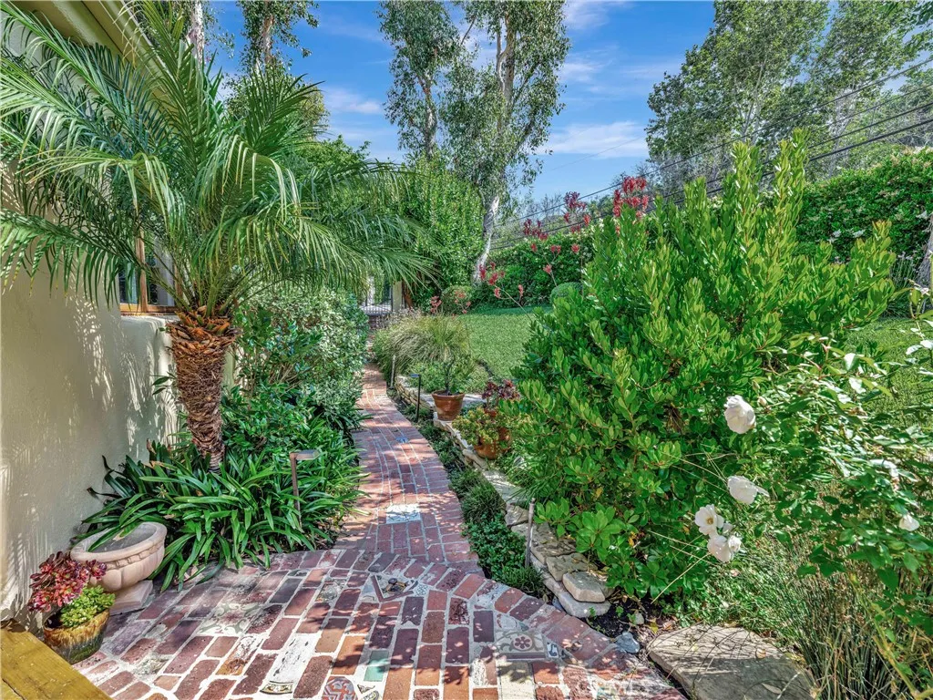 3635 Serra Road, Malibu, California 90265 — photo 4
