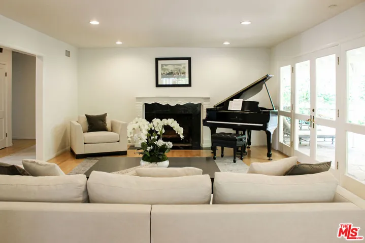 1079 Marilyn Drive, Beverly Hills, California 90210 — photo 4