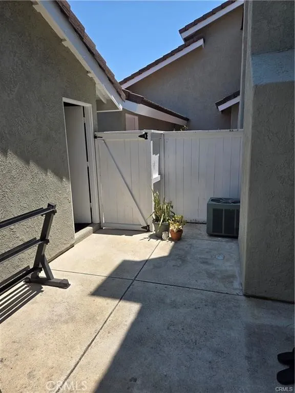 569 Springbrook N, Irvine, California 92614 — photo 5