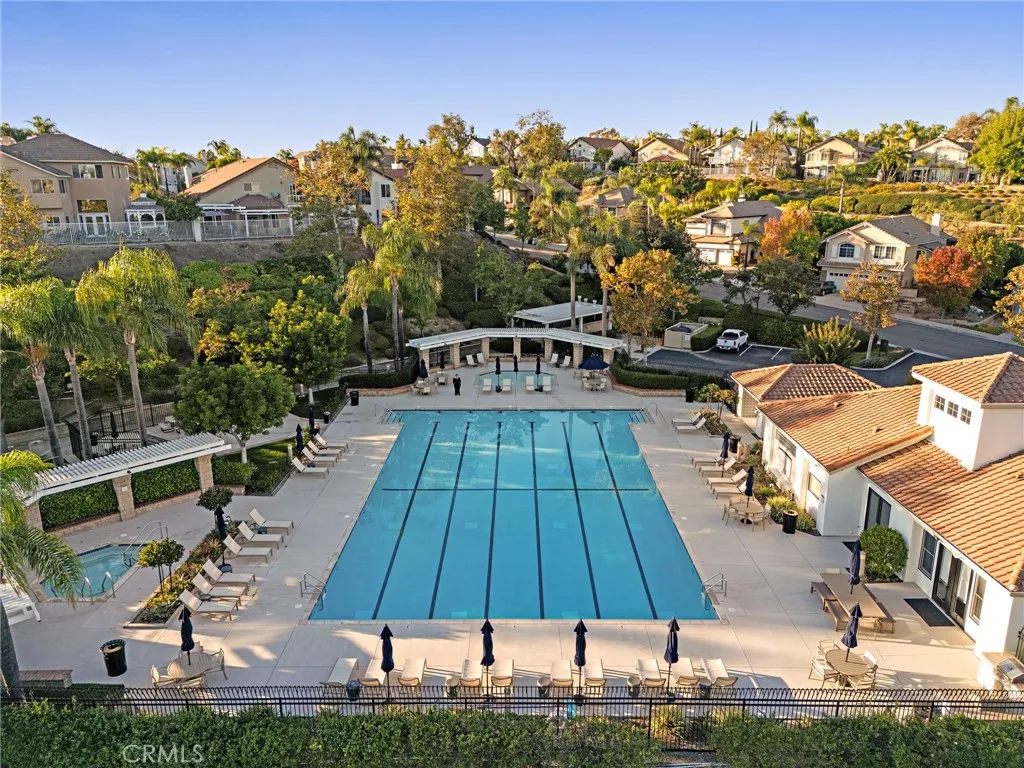 Club House and Gym on the right, spa on the left, kiddie pool at the top Club House and Gym on the right, spa on the left, kiddie pool at the top