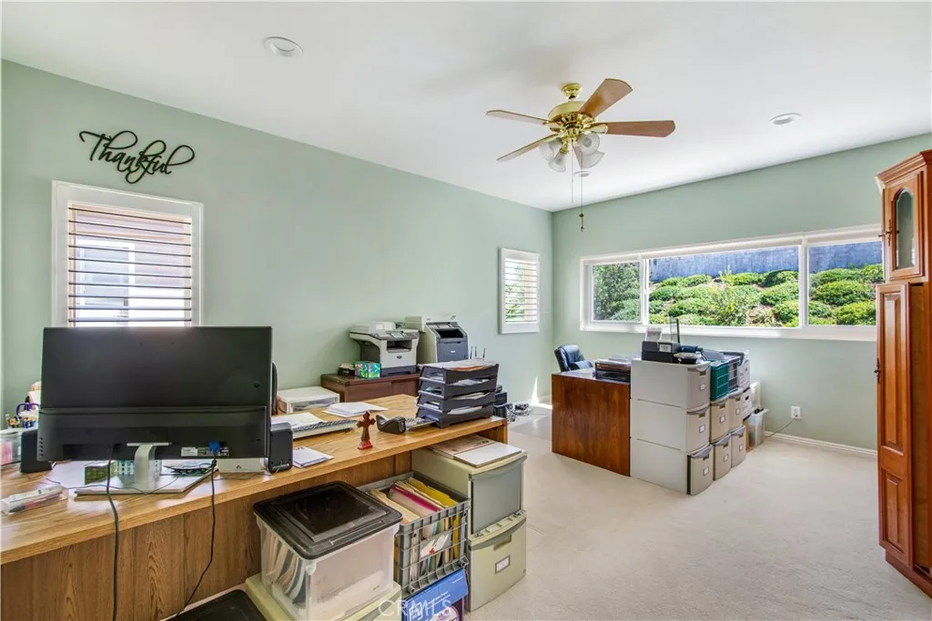 Bonus Room/Office/Den Bonus Room/Office/Den