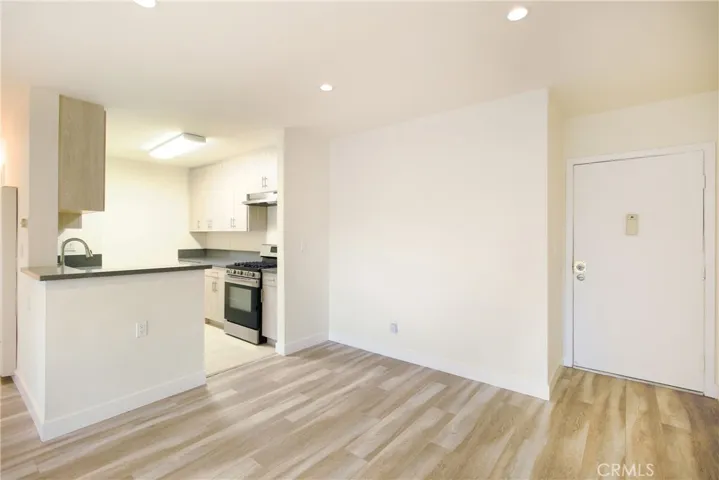 17900 Sherman Way 118, Reseda, California 91335 — photo 5