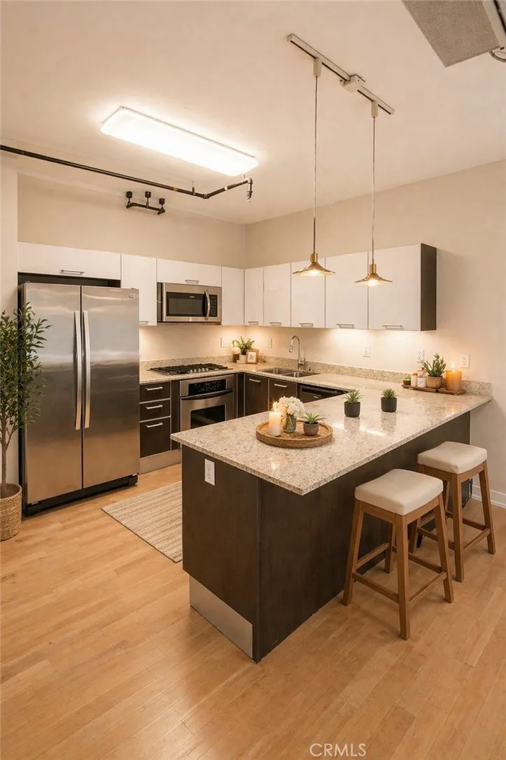 645 W 9th, Los Angeles, California 90015 — photo 4