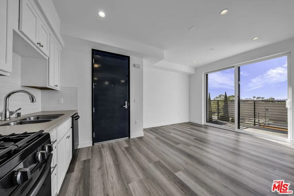 667 N Wilton Place 504, Los Angeles, California 90004 — photo 4