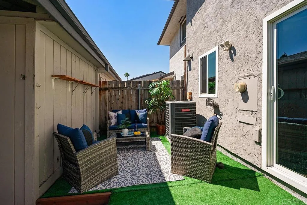 Comfortable Patio Seating Area Comfortable Patio Seating Area