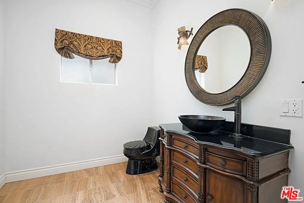 Powder room Powder room