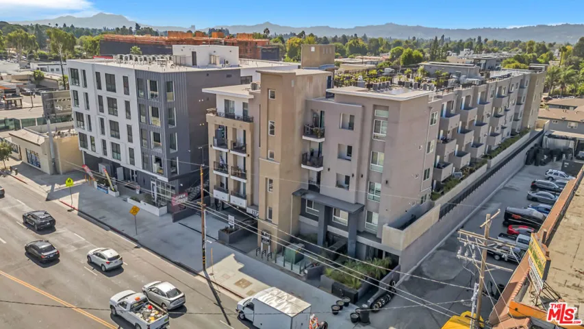 13724 Victory Boulevard, Los Angeles, California 91401 — photo 4