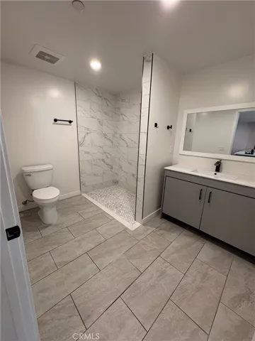 Bathroom on level 1