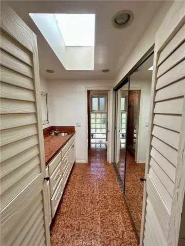 Main Bathroom w/ closet