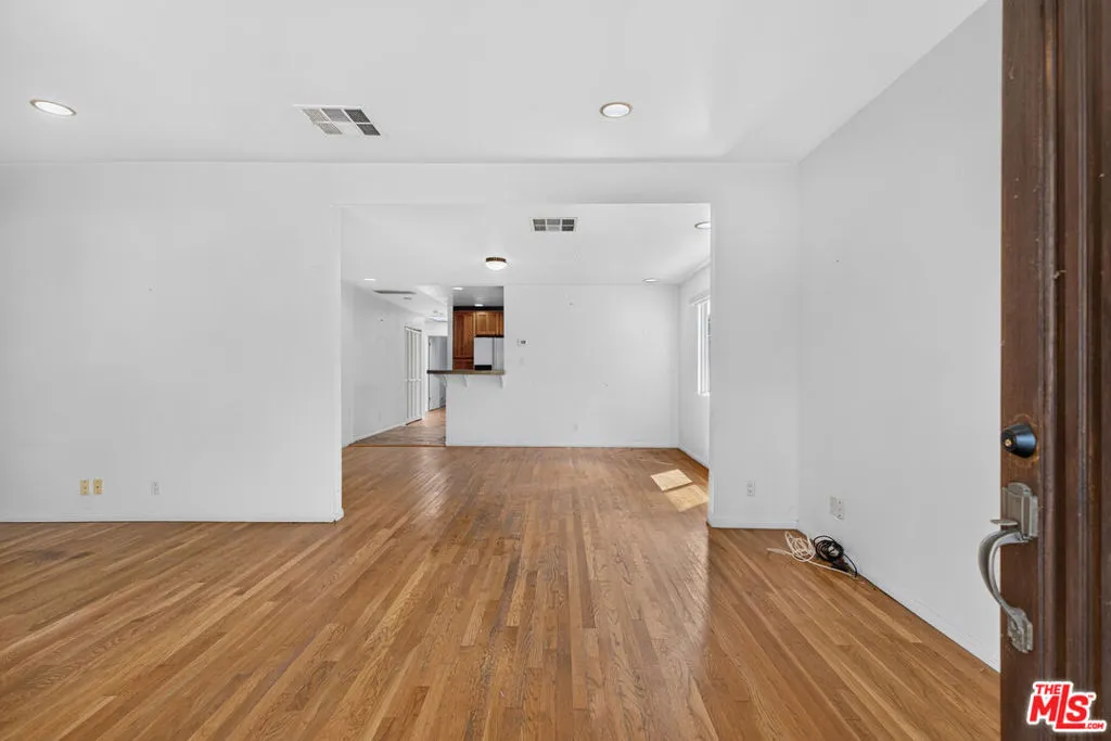 816 N Mansfield Avenue, Los Angeles, California 90038 — photo 4
