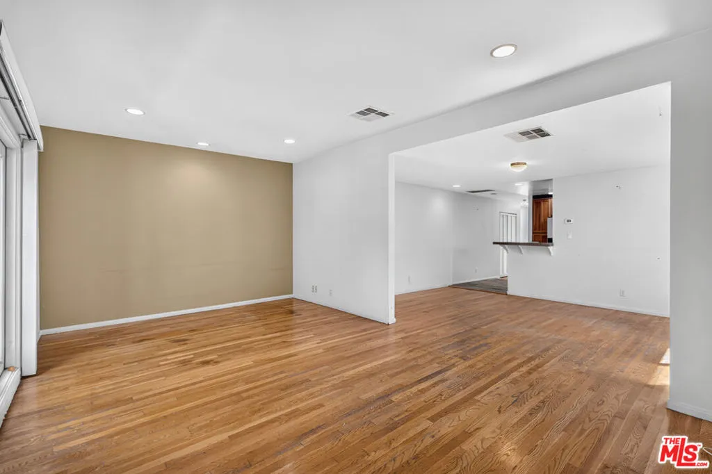 816 N Mansfield Avenue, Los Angeles, California 90038 — photo 5