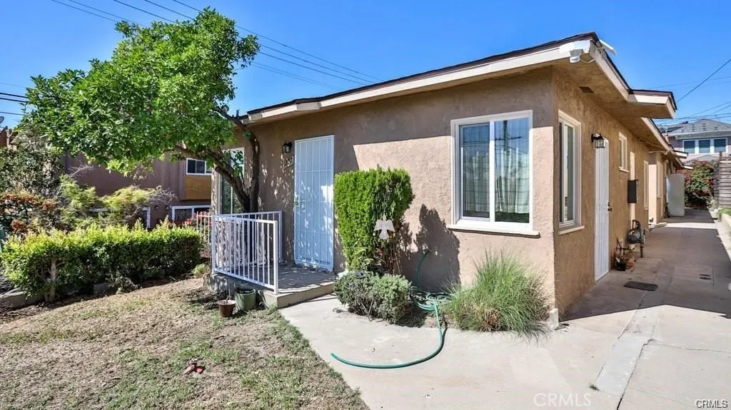 1877 S Cloverdale, Los Angeles, California 90019 — photo 4