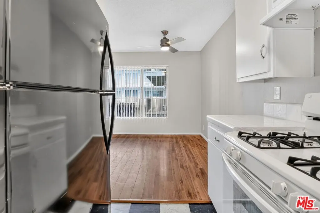 5361 Russell Avenue 305, Los Angeles, California 90027 — photo 5