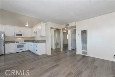 912 S Ash Avenue 6, Inglewood, California 90301 — photo 5