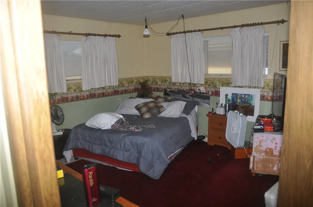 MASTER BEDROOM MASTER BEDROOM