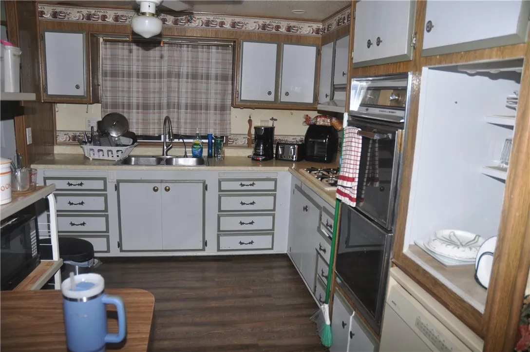 KITCHEN
KITCHEN