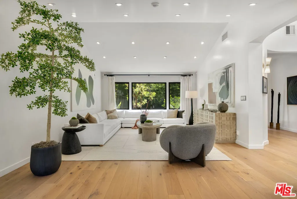 521 Loring Avenue, Los Angeles, California 90024 — photo 5