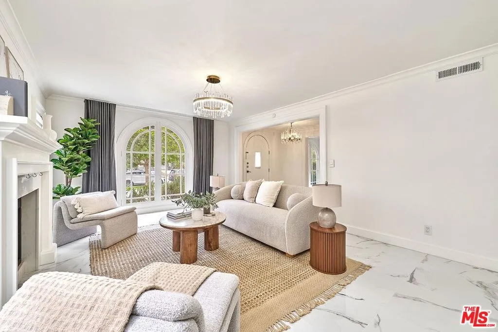 860 S Norton Avenue, Los Angeles, California 90005 — photo 4