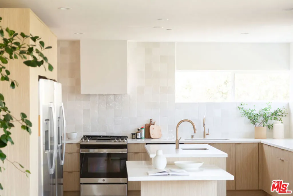 6541 De Longpre Avenue 1/2, Los Angeles, California 90028 — photo 4