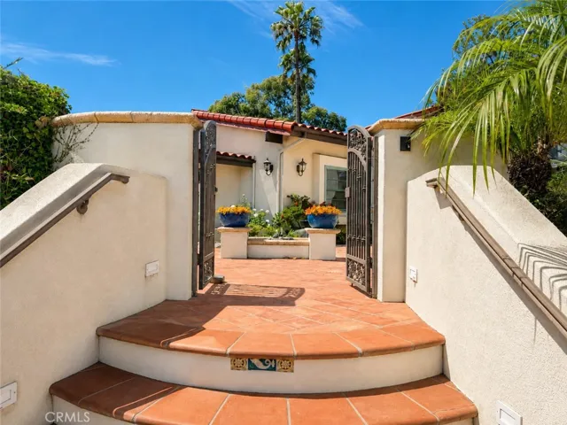 Elegant gated entry