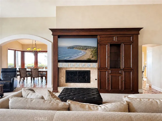 Spacious living room