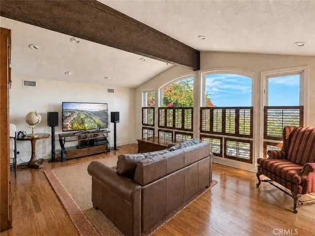 Perfect for relaxing with great ocean views, also a great guest bedroom