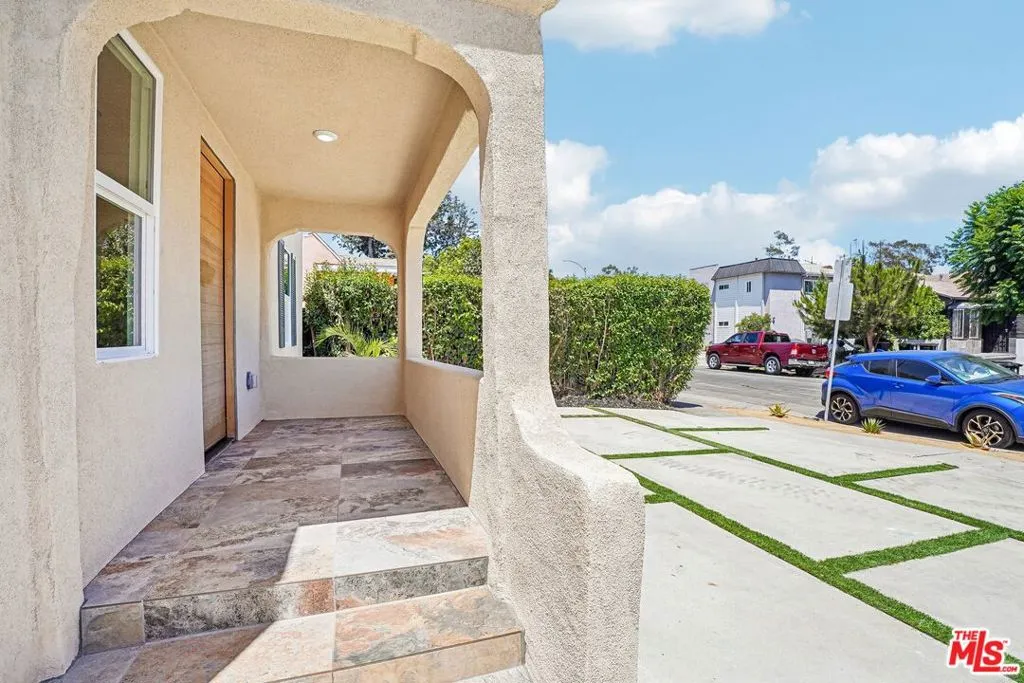 2541 Carmona Avenue, Los Angeles, California 90016 — photo 4