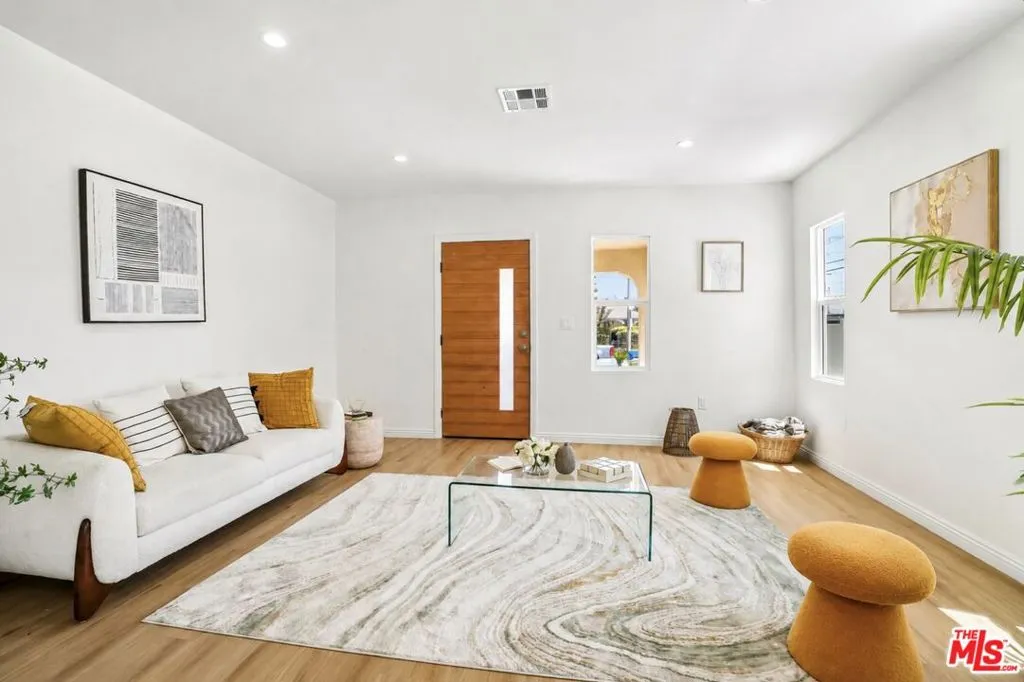 2541 Carmona Avenue, Los Angeles, California 90016 — photo 5