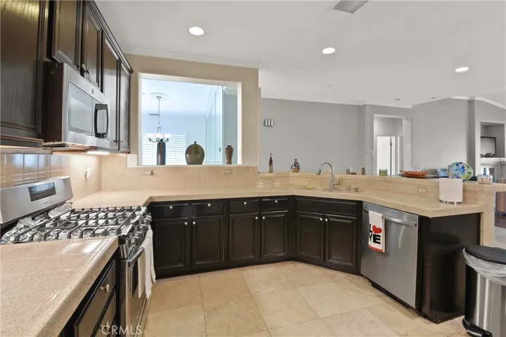 6252 Goldendale, Fontana, California 92336 — photo 4