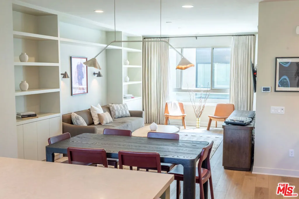 Open Concept Dining/Living Roo Open Concept Dining/Living Roo