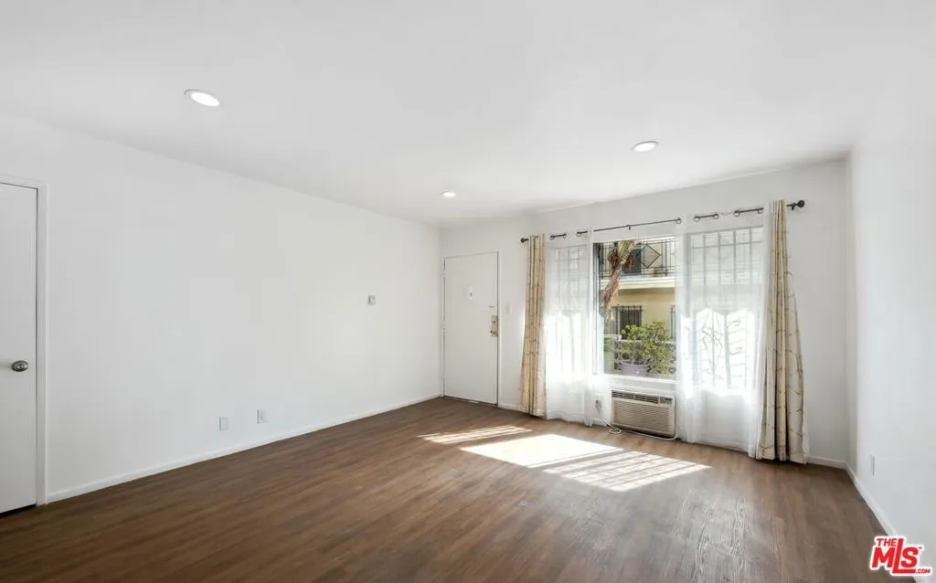 633 N Hayworth Avenue 1, Los Angeles, California 90048 — photo 4