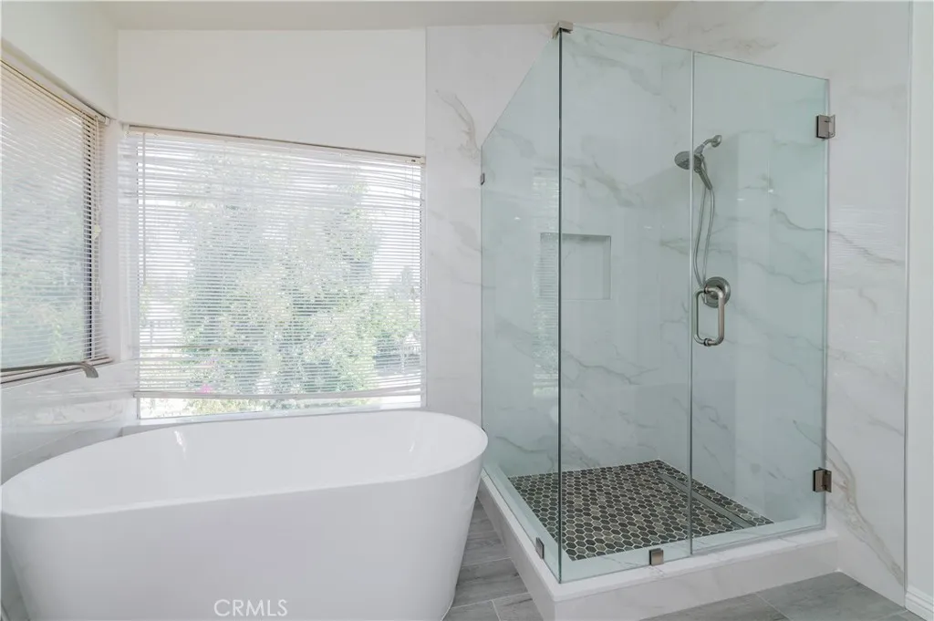 Shower and Bathtub of Master bathroom Shower and Bathtub of Master bathroom