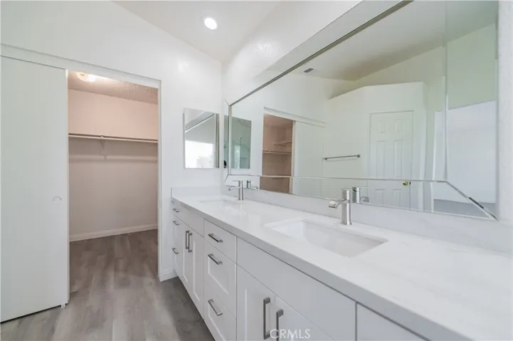 Masterbath walking closet